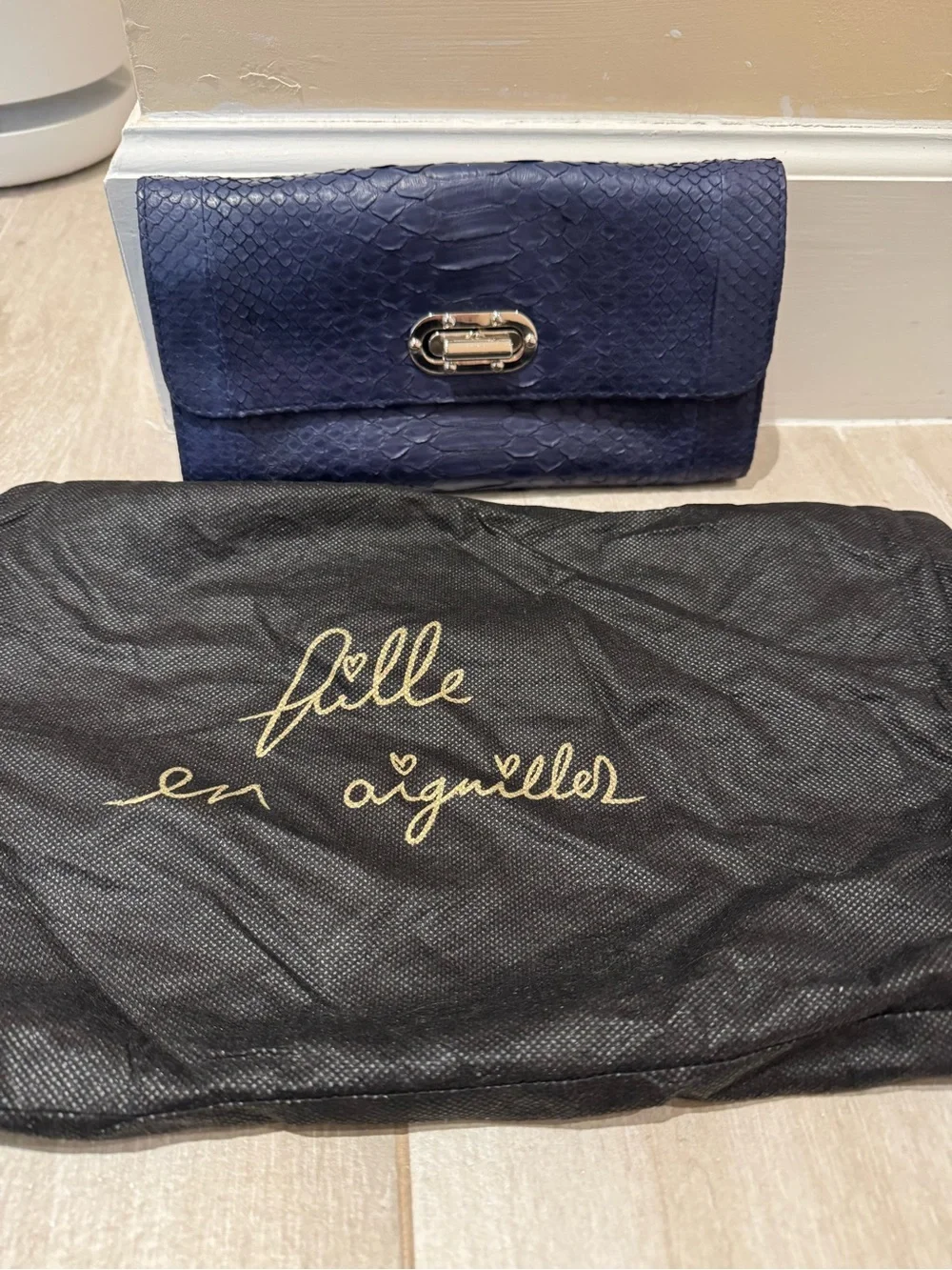 Fille en Aiguilles Navy Python-Effect Leather Clutch